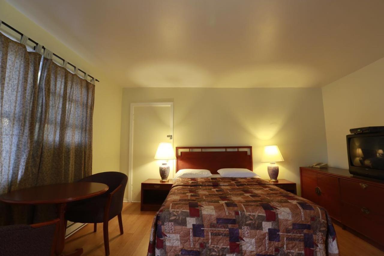 Motel Chez Nous Laval Exterior photo